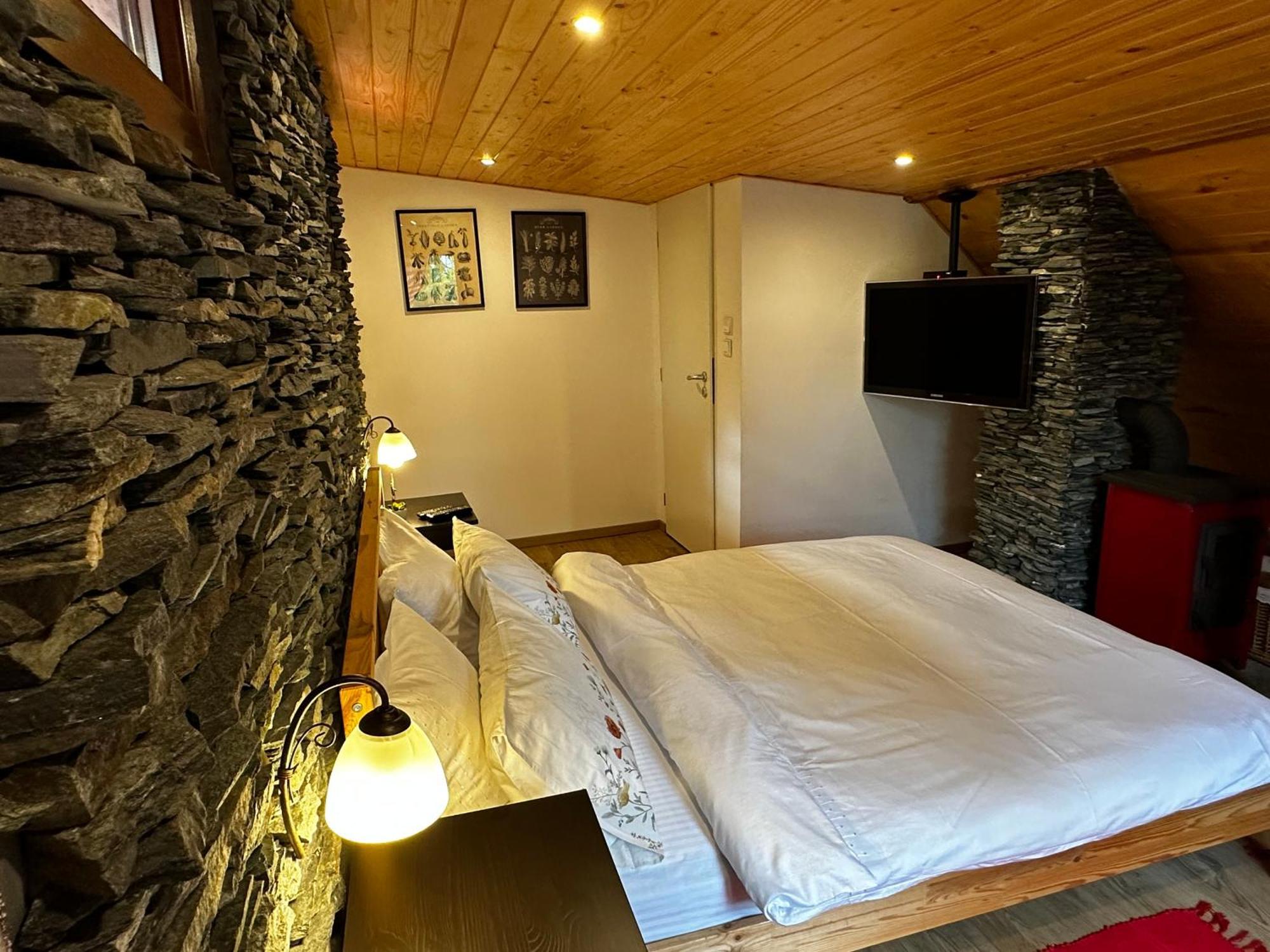 Mountain Chalet - Cabana La Muntele Baisorii Muntele Cacovei  Luaran gambar
