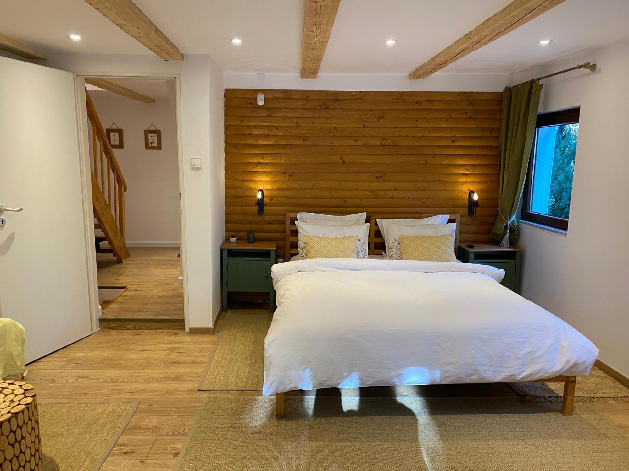 Mountain Chalet - Cabana La Muntele Baisorii Muntele Cacovei  Luaran gambar